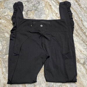Lululemon Black Stretchy Athletic Leggings Side Pockets Rouching side hem size 4